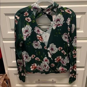 Super cute green floral top